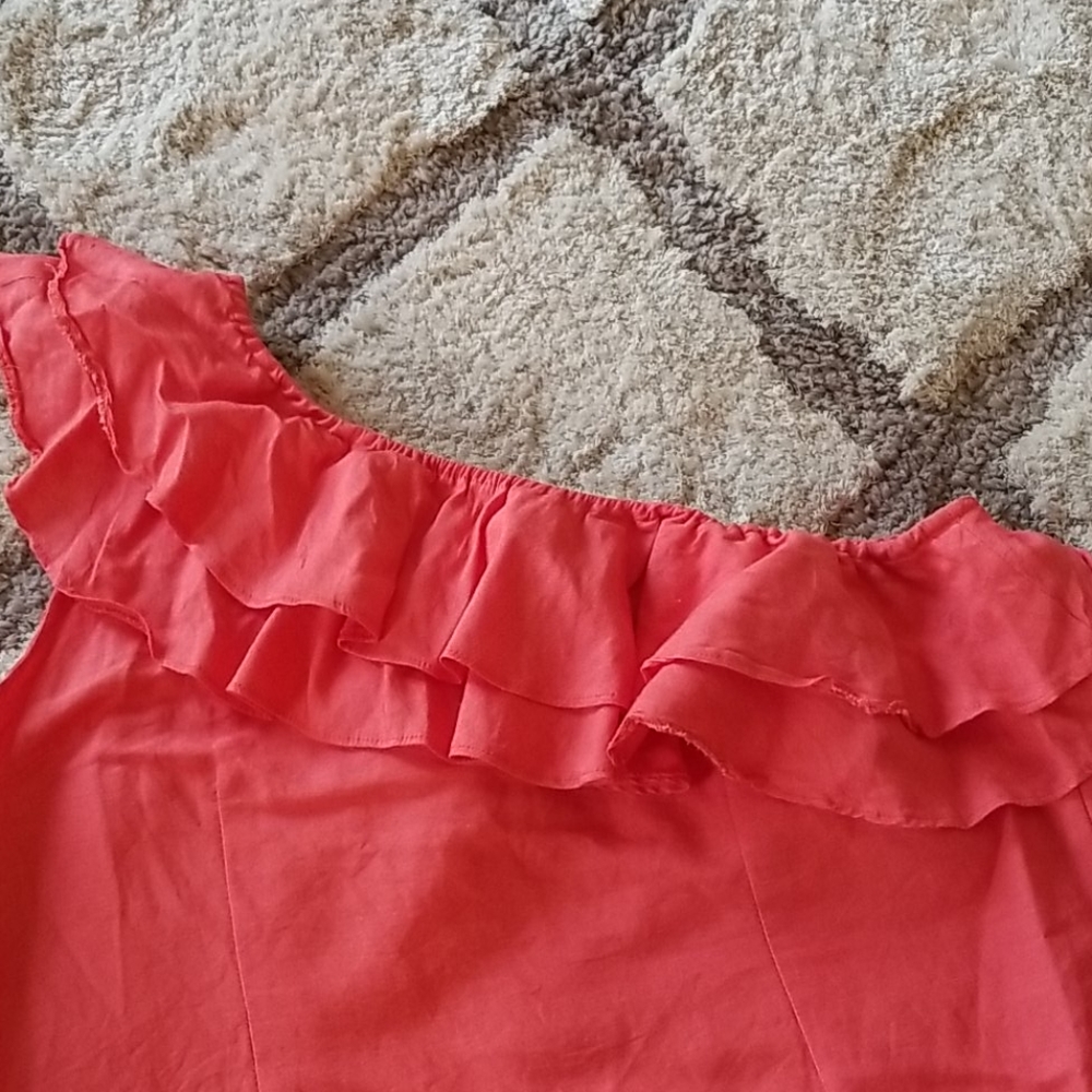 Fun summer top. - Picture 2 of 3